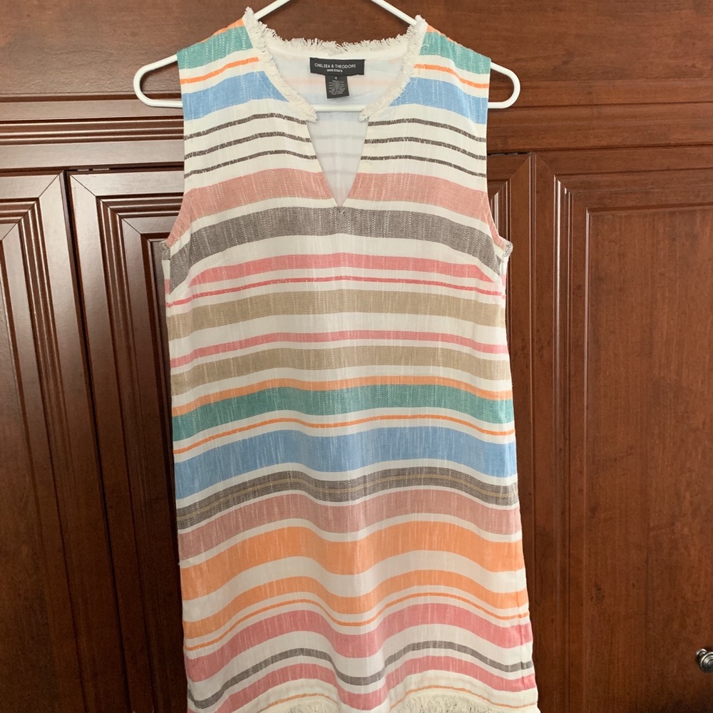 Sleeveless lined summer dress.